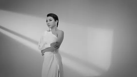 BIỂN ĐÊM; Lời thơ: TRẦN LỆ CHIẾN; âm nhạc: VŨ MINH VƯƠNG; NSƯT PHƯƠNG ANH