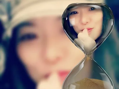 CHẠM VÀO HUYỀN THOẠI