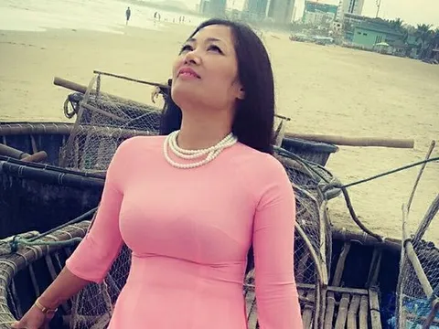 Trảy hội mùa xuân - Lời thơ: Nguyễn Thế Kỷ; Âm nhạc: Trần Lệ Chiến; Ca sĩ: Minh Hương